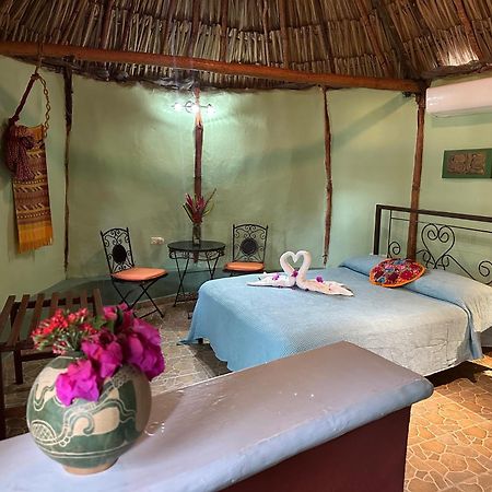 The Pickled Onion B&B And Restaurant Uxmal Santa Elena Eksteriør billede