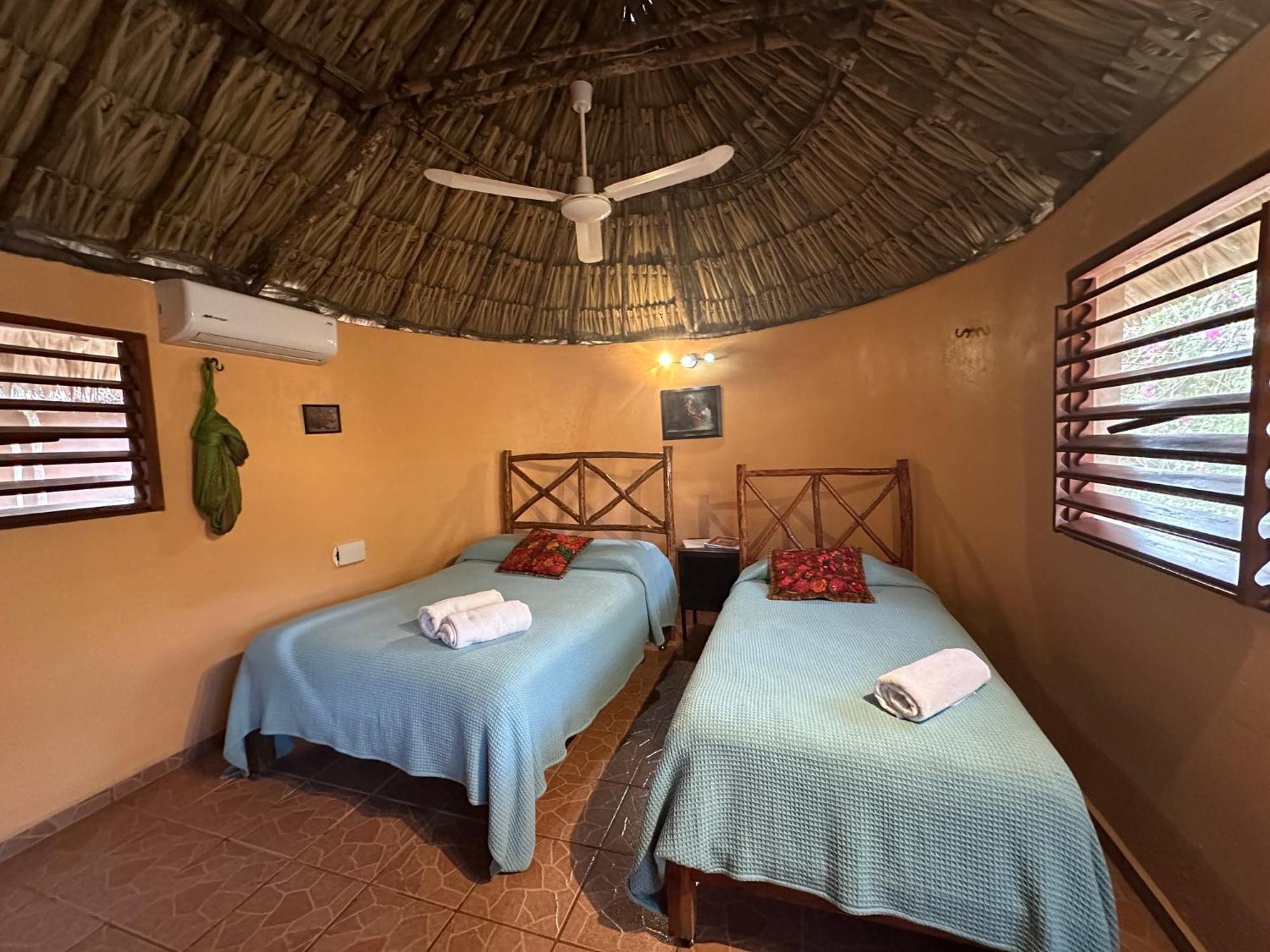 The Pickled Onion B&B And Restaurant Uxmal Santa Elena Eksteriør billede