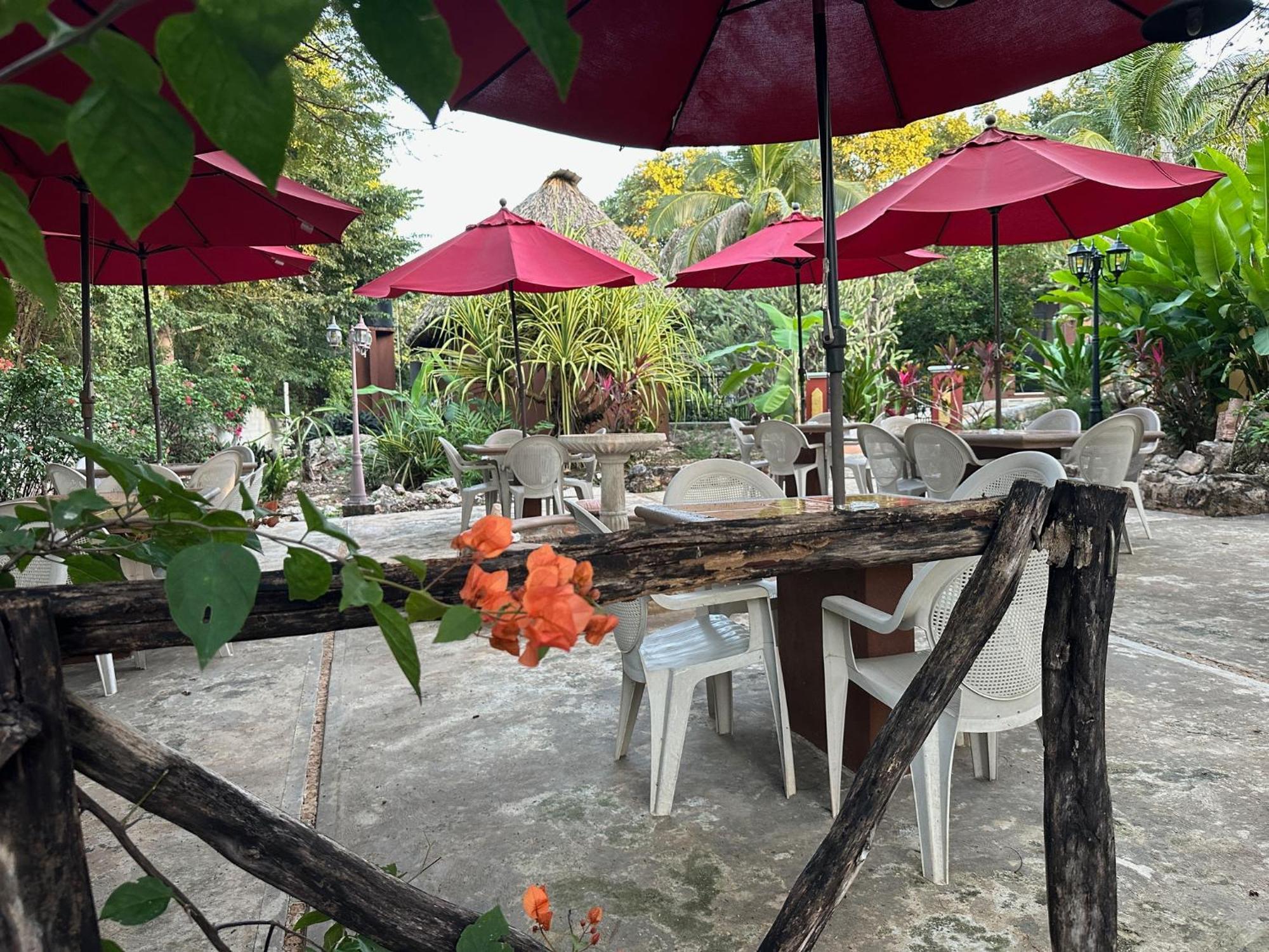 The Pickled Onion B&B And Restaurant Uxmal Santa Elena Eksteriør billede